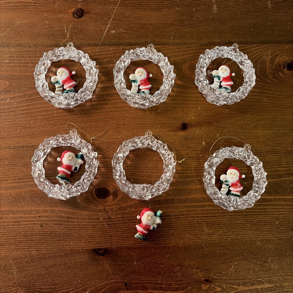 6 Vintage Acrylic Plastic Wreath Ornaments Santa READ‎